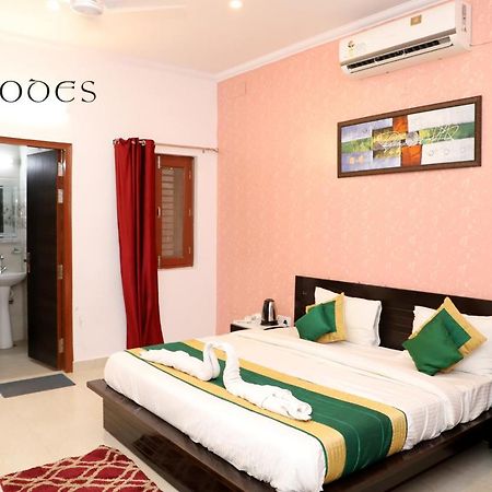 The Abodes House Hotel Greater Noida Exterior photo